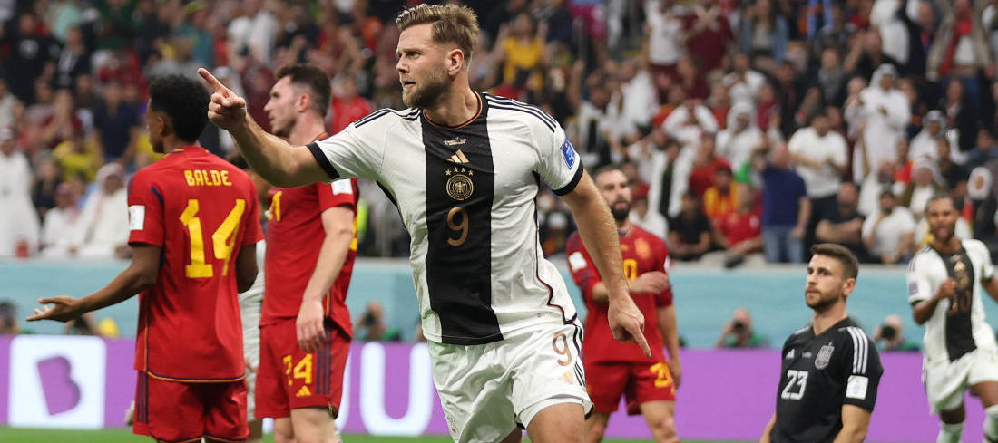 Alemanha leva susto, mas consegue empatar com a Espanha e respira no torneio (REUTERS/Matthew Childs)
